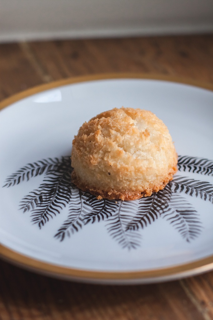 Coconut macaron (2 pieces)