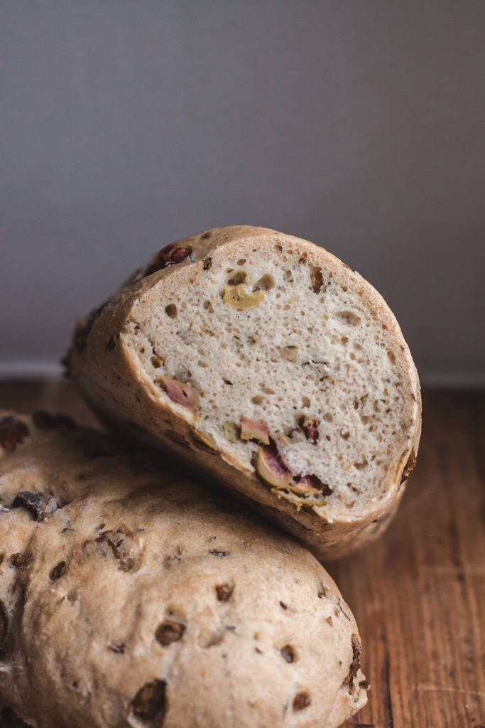 Olive bread rolls (4 pieces)